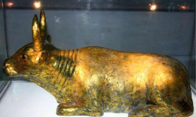 古墓被盗考古员大怒,一气之下踹垮墓墙,却让国宝重见天日