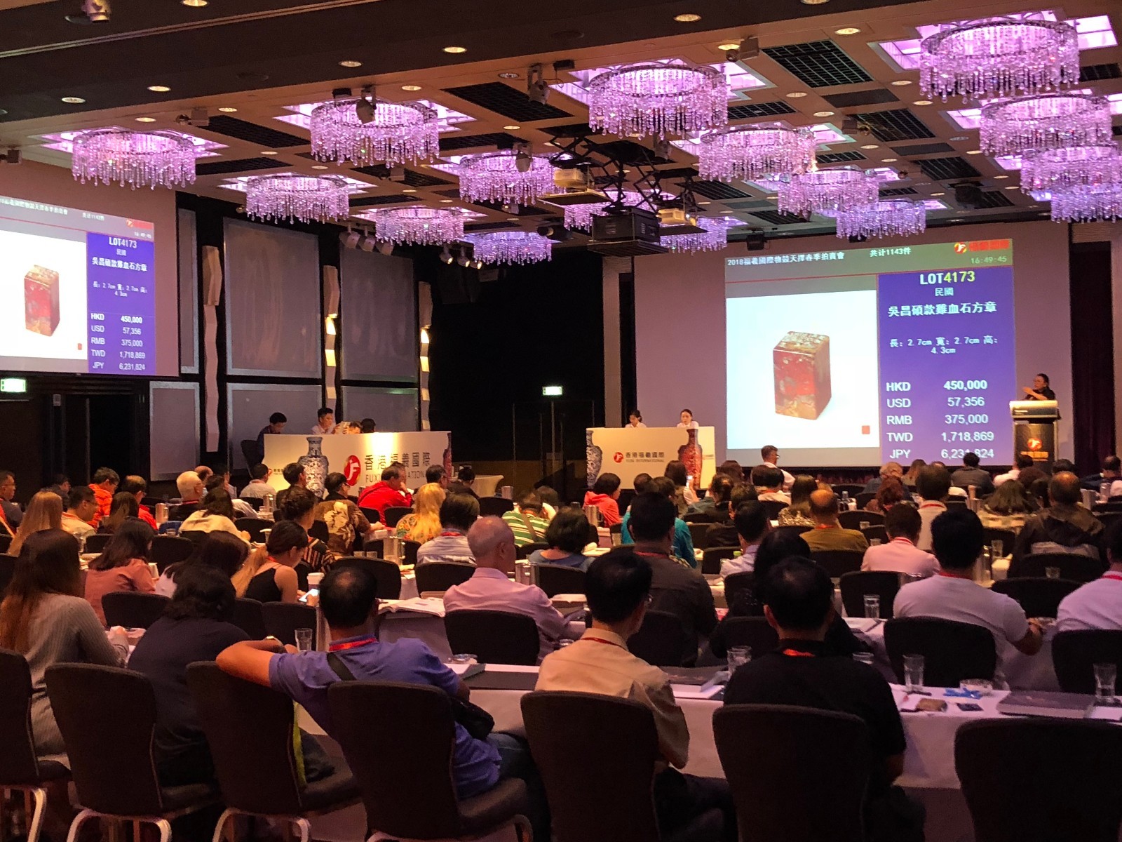 依托海外华人与西方融合的文化环境