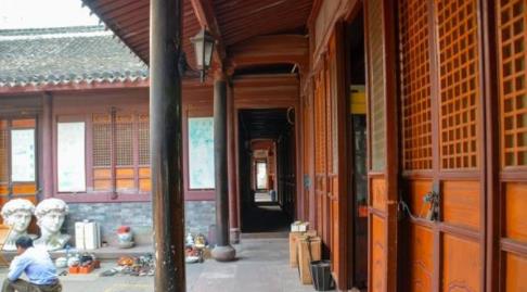 古玩收藏这一行业开始渐渐的兴盛了起来