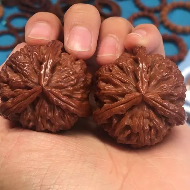 文玩核桃到了什么地步,才能叫做“挂瓷”? 文玩天下 第1张 文玩核桃到了什么地步,才能叫做“挂瓷”? 文玩天下 第1张